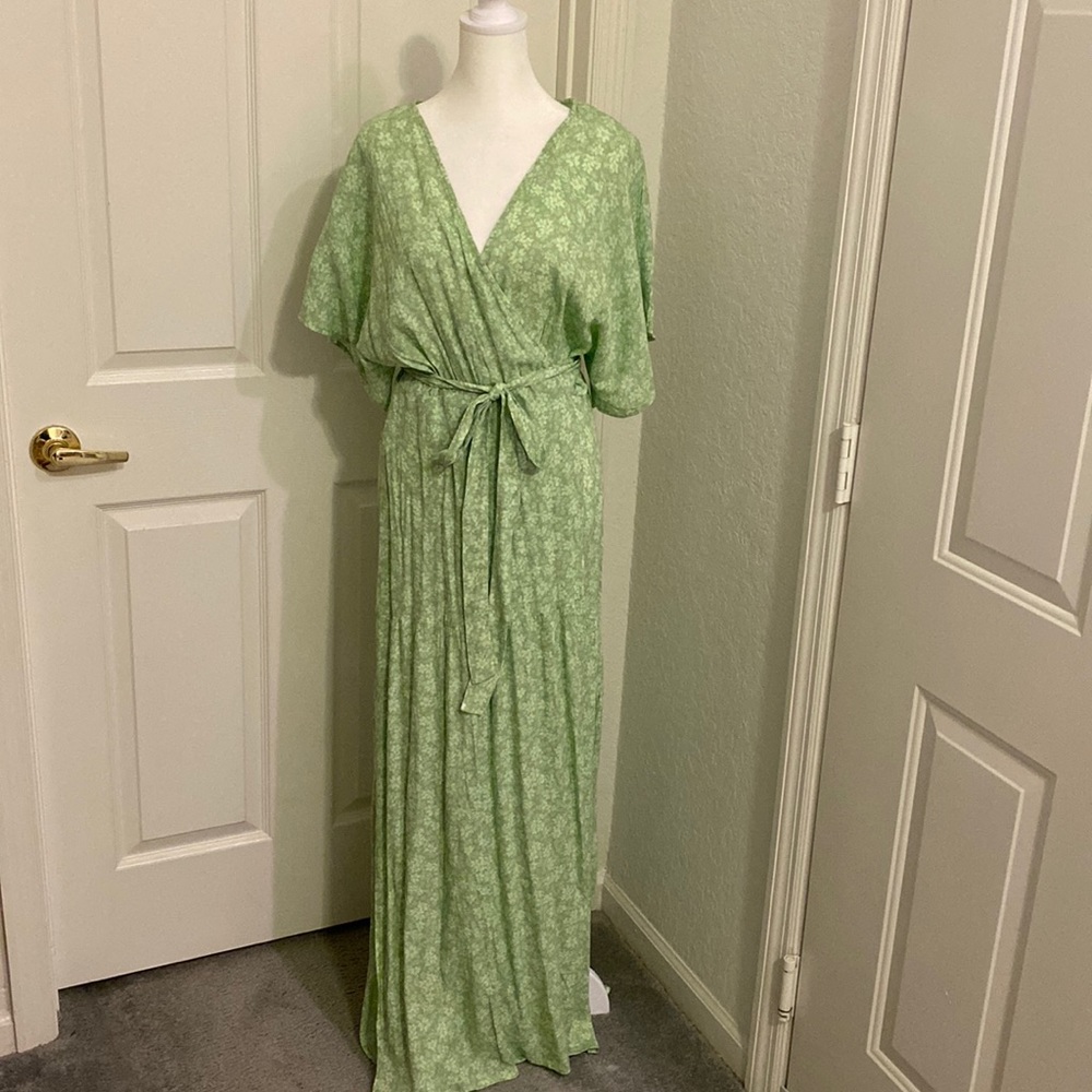 Minkpink beautiful peridot green wrap maxi dress. Size M